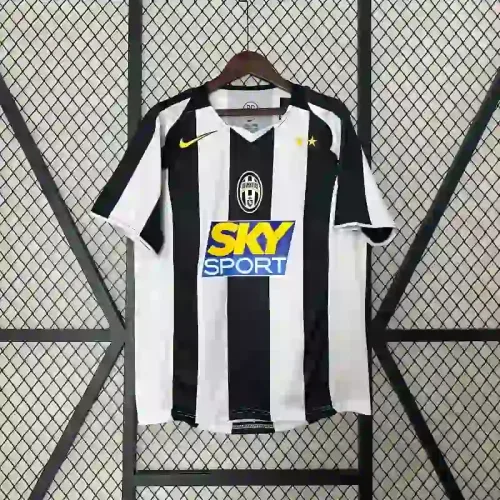 Retro-2004-05-Juventus-Soccer-Jersey-Home-7.webp