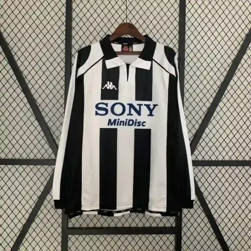 Retro-long-sleeve-Juventus-9798-home-7.webp